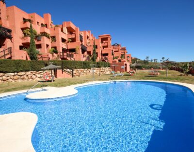Spacious 3 bed apartment Overlooking Duquesa Golf and just 1.5km from Duquesa Port