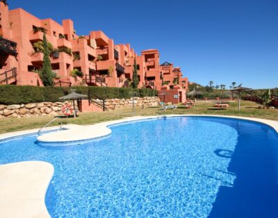 Spacious 3 bed apartment Overlooking Duquesa Golf and just 1.5km from Duquesa Port
