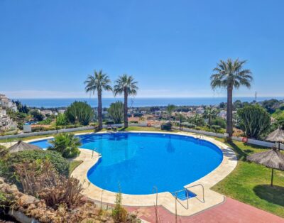 Two bedroom apartment in Calahonda with sea views